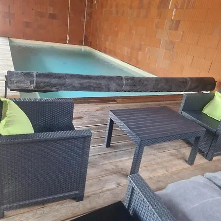 ベッド・アンド・ブレックファスト L'ecolodge De Laeti 3*